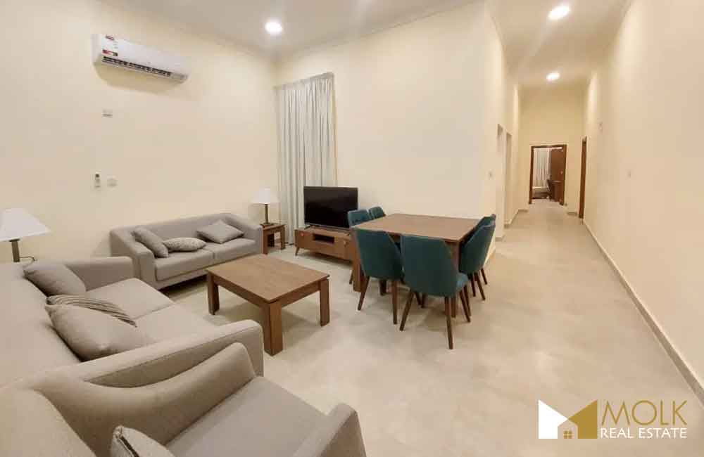 Appartement 3 chambres tout neuf et spacieux, entièrement meublé, à Umm Al Amad