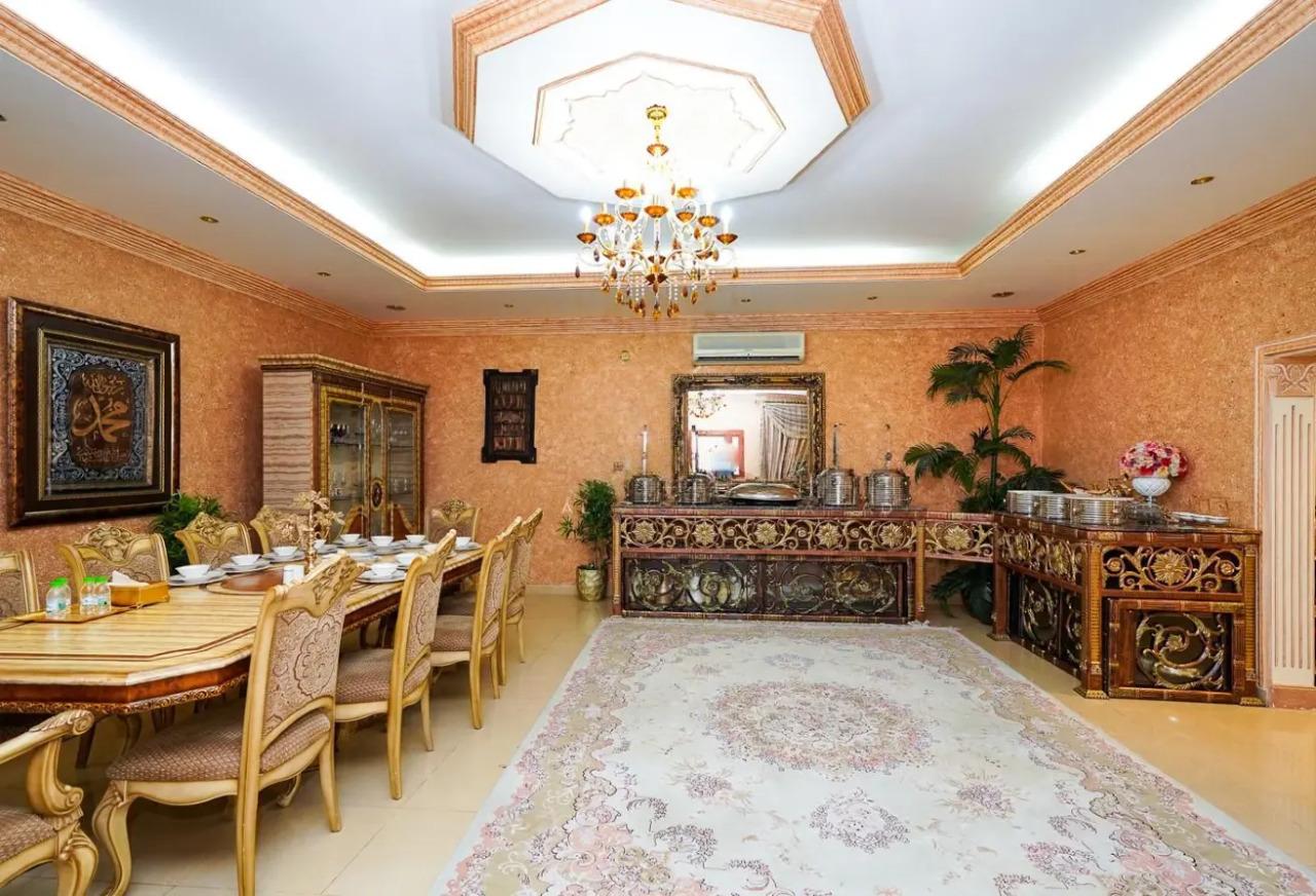 Villa 5 chambres avec chambre de service à vendre à Al Wakrah