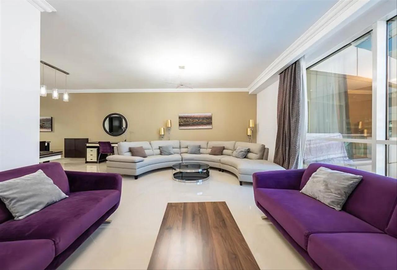 Luxueux appartement de 2 chambres entièrement meublé dans la tour Beverly Hills