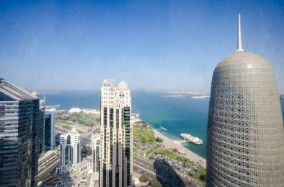 Bureau exécutif haut de gamme à louer à West Bay avec vue sur la ville et la mer
