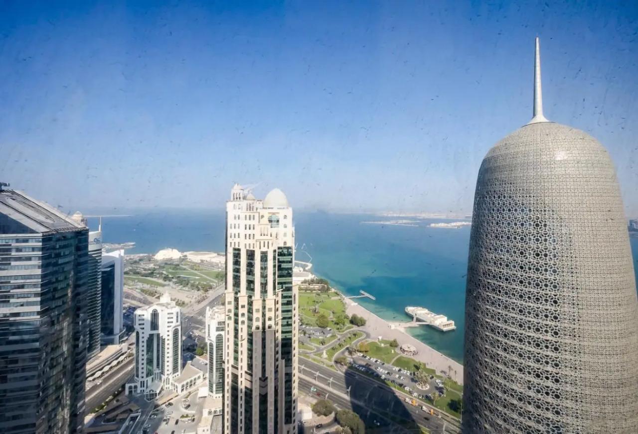 Bureau exécutif haut de gamme à louer à West Bay avec vue sur la ville et la mer
