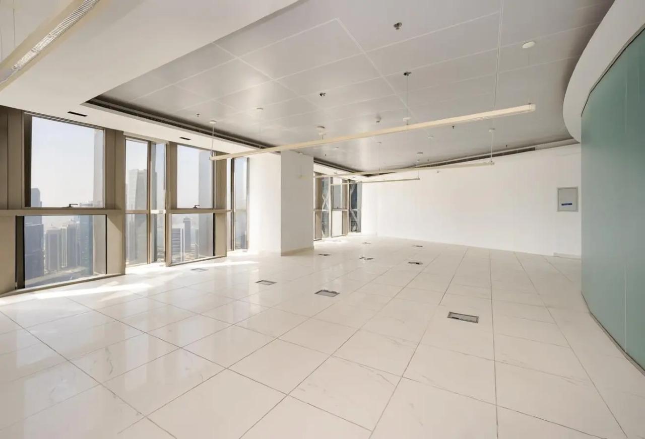 Bureau exécutif haut de gamme à louer à West Bay avec vue sur la ville et la mer