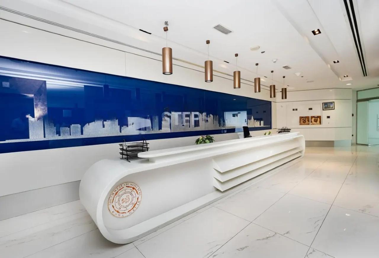 Bureau exécutif haut de gamme à louer à West Bay avec vue sur la ville et la mer