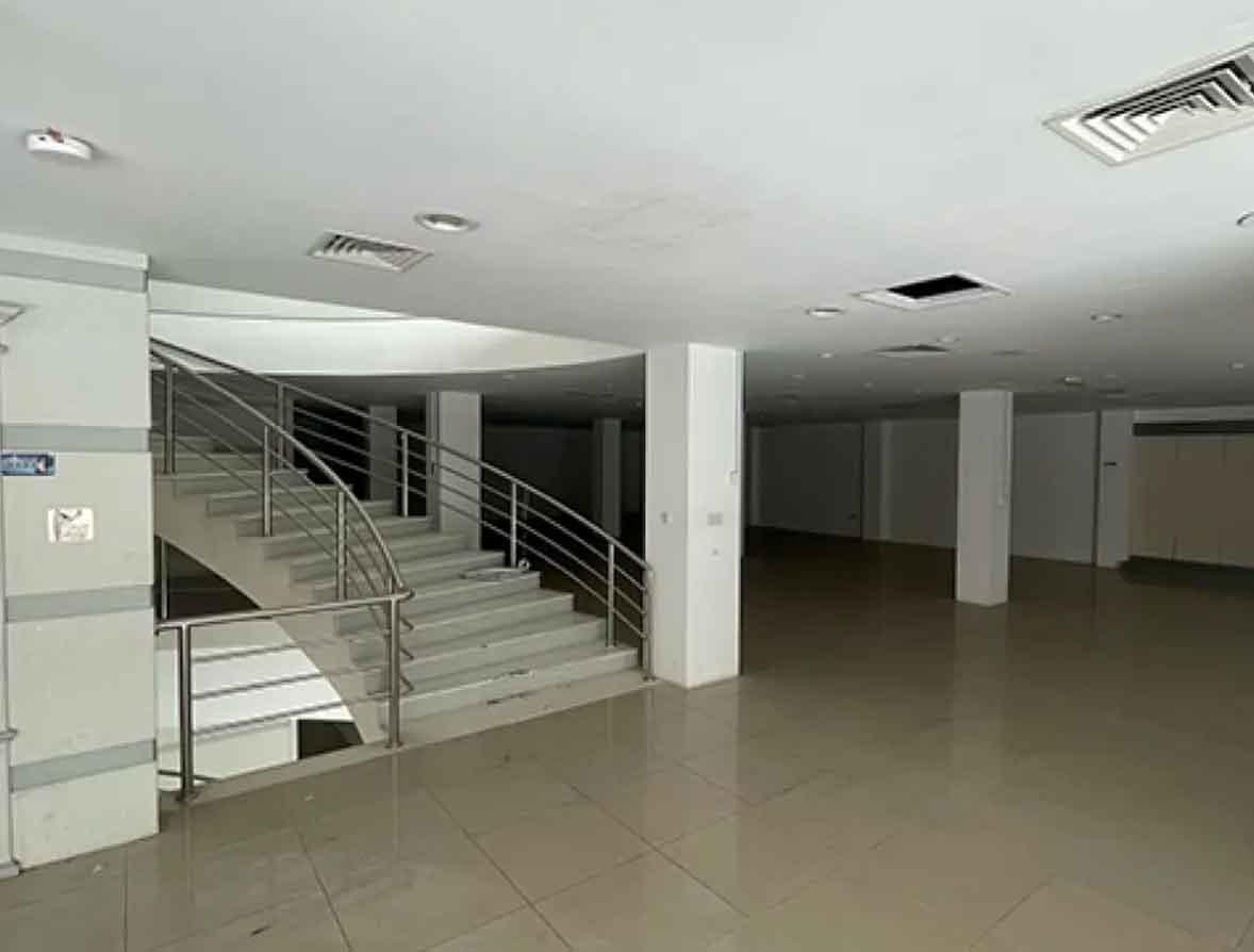 Spacieux showroom à louer à Salwa Road, Al Rayyan